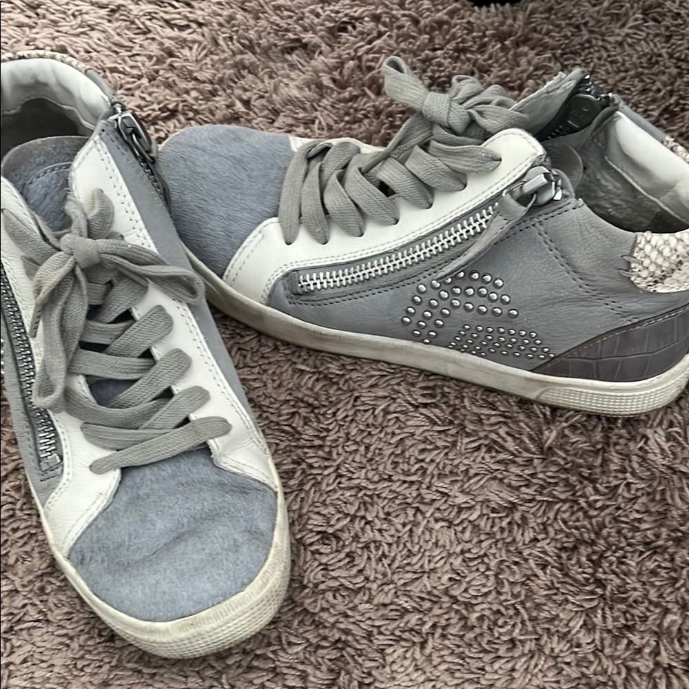Stylish Gray Women's Sneakers